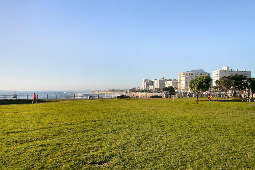 1 Bedroom Property for Sale in Sea Point Western Cape